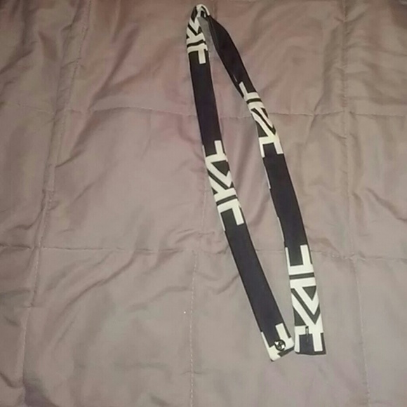 A black and white dress (TEMPORARY PRICE) - Picture 2 of 2